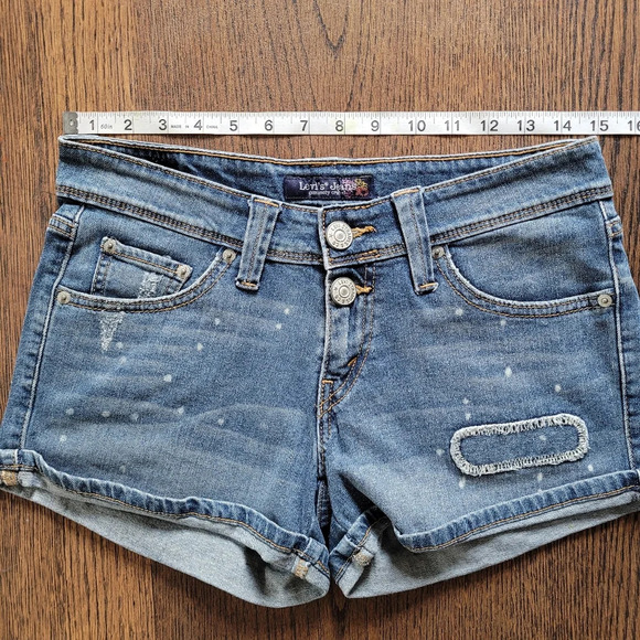 Levi's Distressed Medium Wash Double Button Jean Denim Shorts Size Junior's 5 - Picture 5 of 9